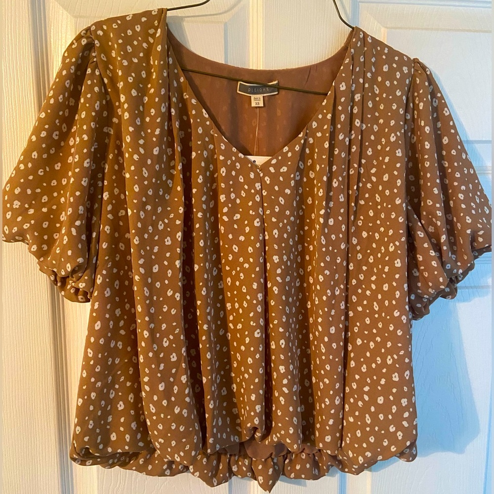 Adorable never worn Pleione shirt for spring time!